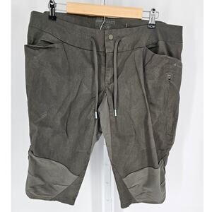 Quechua Women's Green Mid Rise Smart Button Closer Pockets Casual Shorts Size XL